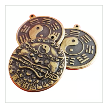 邪氣をよけ、福を呼びこむ「剣獅子銅銭」